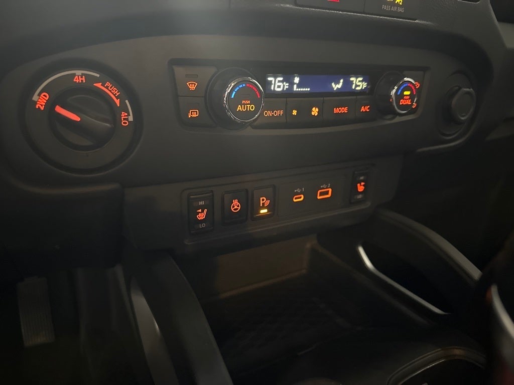2022 Nissan Frontier SV W/ HEATED SEATS & BLIND SPOT DETECTION