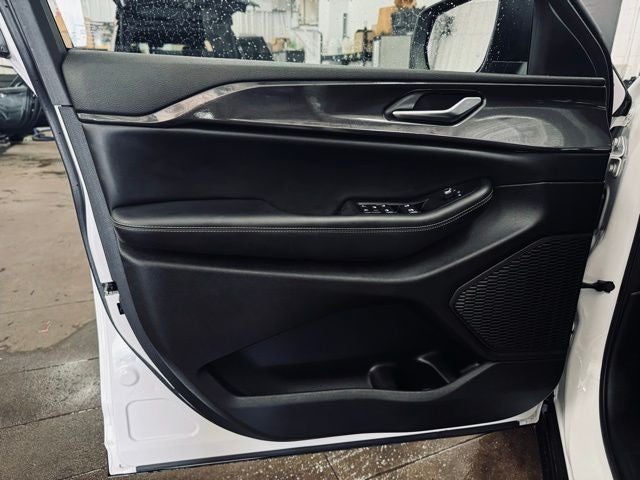 2023 Jeep Grand Cherokee Laredo 4x4