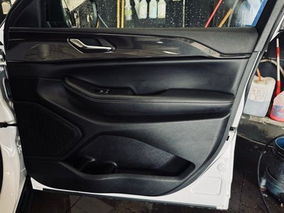 2023 Jeep Grand Cherokee Laredo 4x4