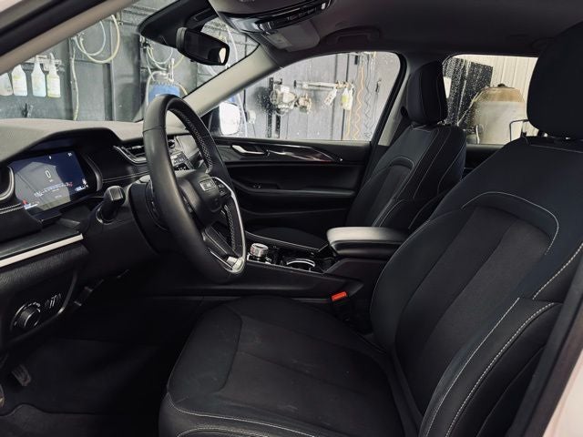 2023 Jeep Grand Cherokee Laredo 4x4