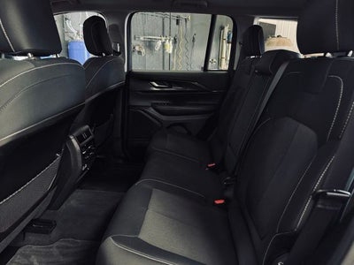 2023 Jeep Grand Cherokee Laredo 4x4