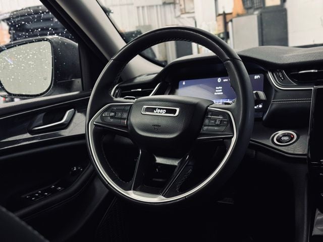 2023 Jeep Grand Cherokee Laredo 4x4