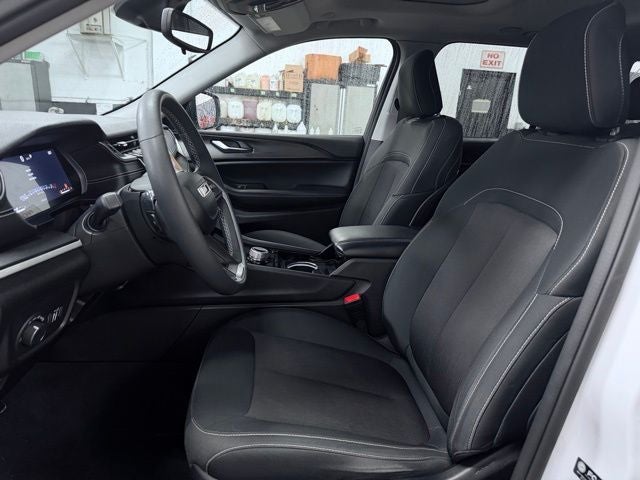 2023 Jeep Grand Cherokee Laredo 4x4