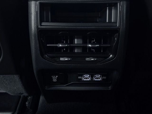2023 Jeep Grand Cherokee Laredo 4x4