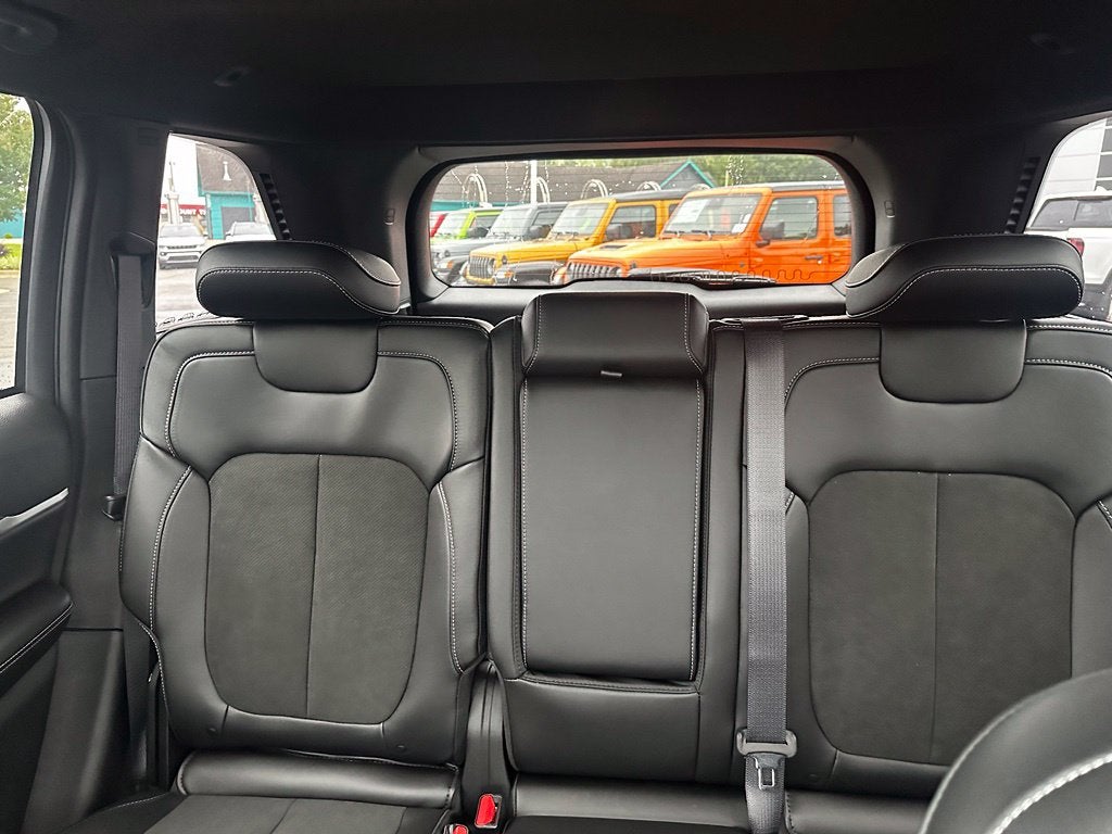 2027 Jeep Grand Cherokee Altitude