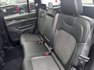 2027 Jeep Grand Cherokee Altitude