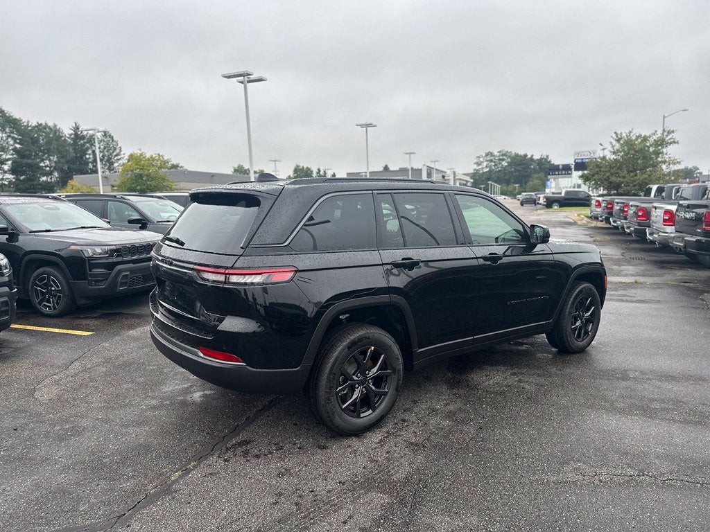 2027 Jeep Grand Cherokee Altitude