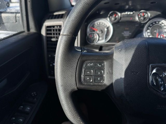 2022 RAM 1500 Classic Tradesman Crew Cab 4x4 5'7' Box