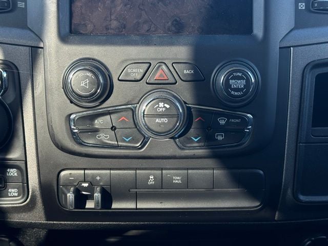 2022 RAM 1500 Classic Tradesman Crew Cab 4x4 5'7' Box