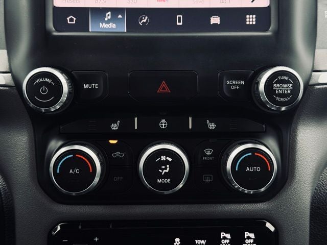 2022 RAM 1500 Big Horn Crew Cab 4x4 5'7' Box