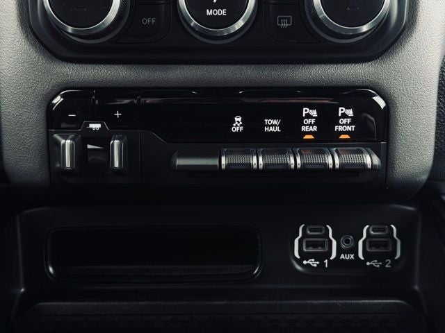 2022 RAM 1500 Big Horn Crew Cab 4x4 5'7' Box