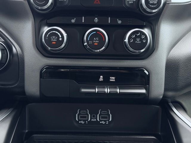 2024 RAM 1500 Big Horn Crew Cab 4x4 5'7' Box