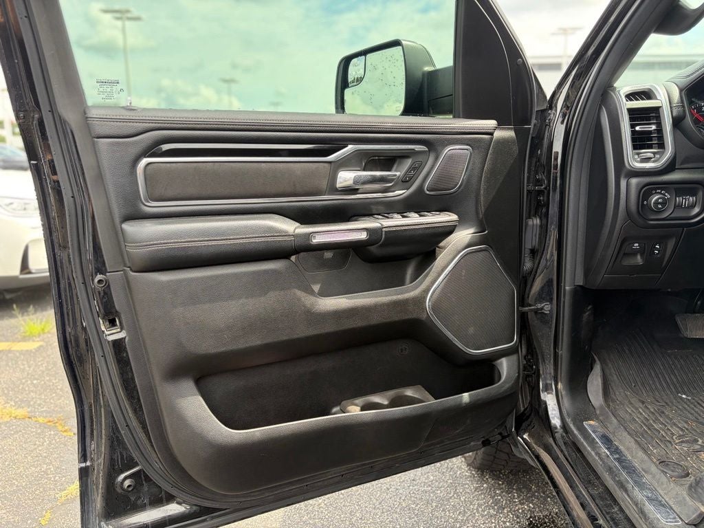 2019 RAM 1500 Laramie Crew Cab 4x4 5'7' Box