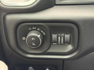 2019 RAM 1500 Laramie Crew Cab 4x4 5'7' Box