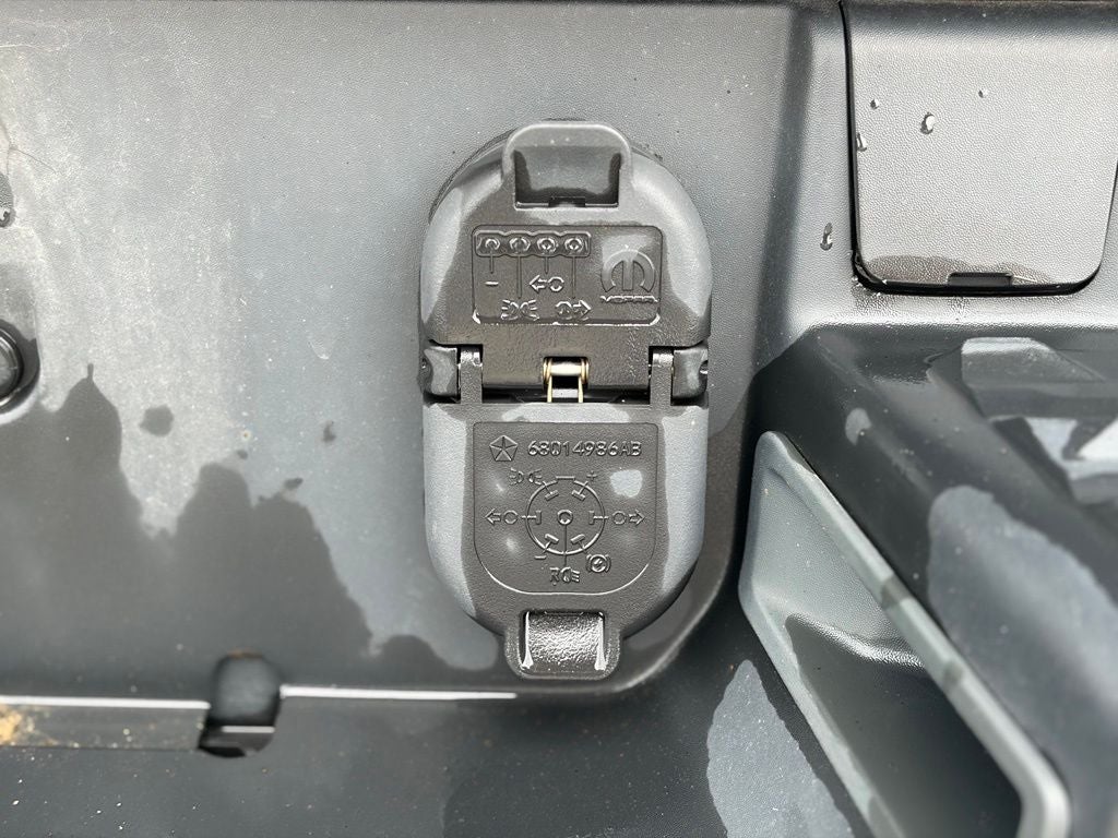 2019 RAM 1500 Laramie Crew Cab 4x4 5'7' Box