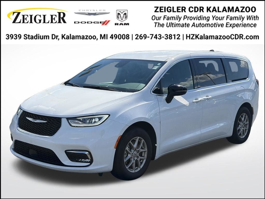 2025 Chrysler Pacifica Select * Certified Pre-Owned *