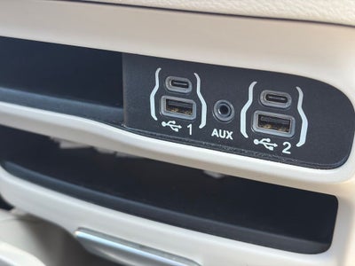 2024 Chrysler Pacifica Touring L * Certified Pre-Owned *