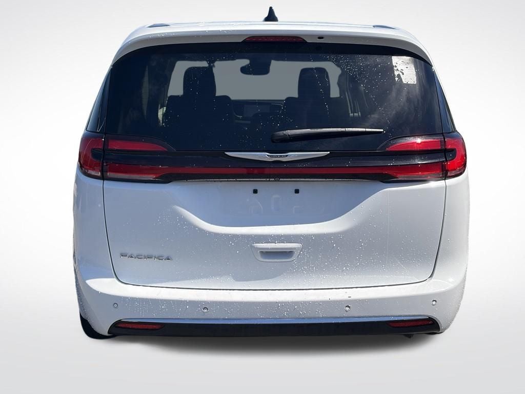 2024 Chrysler Pacifica Touring L * Certified Pre-Owned *