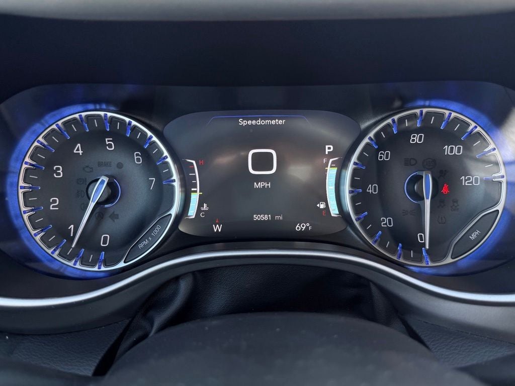 2025 Chrysler Pacifica Select