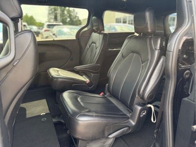 2025 Chrysler Pacifica Select * Certified Pre-Owned *