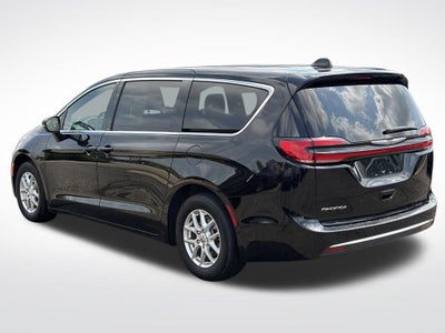 2025 Chrysler Pacifica Select * Certified Pre-Owned *