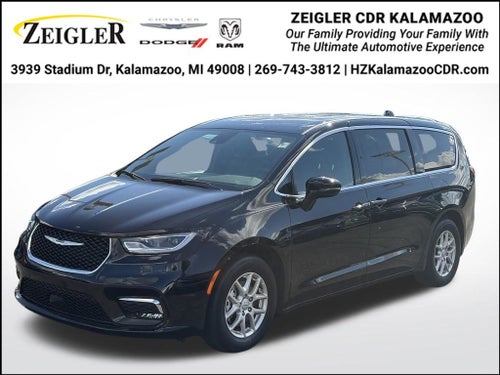 2025 Chrysler Pacifica Select * Certified Pre-Owned *