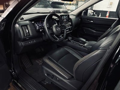 2023 Nissan Pathfinder SL 4WD