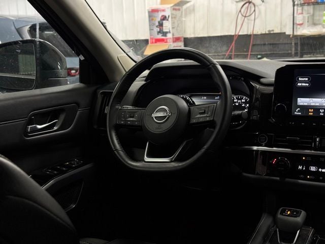 2023 Nissan Pathfinder SL 4WD