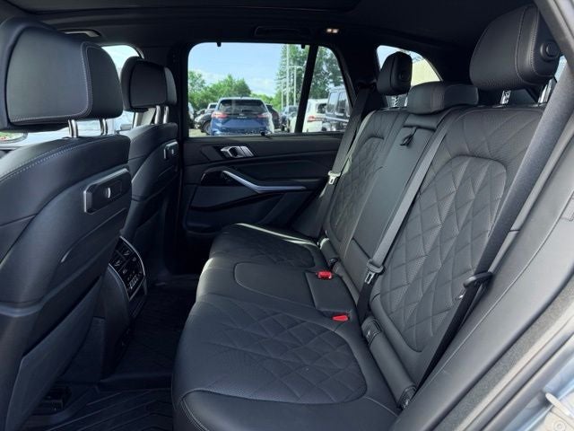 2025 BMW X5 M60i