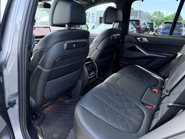 2025 BMW X5 M60i