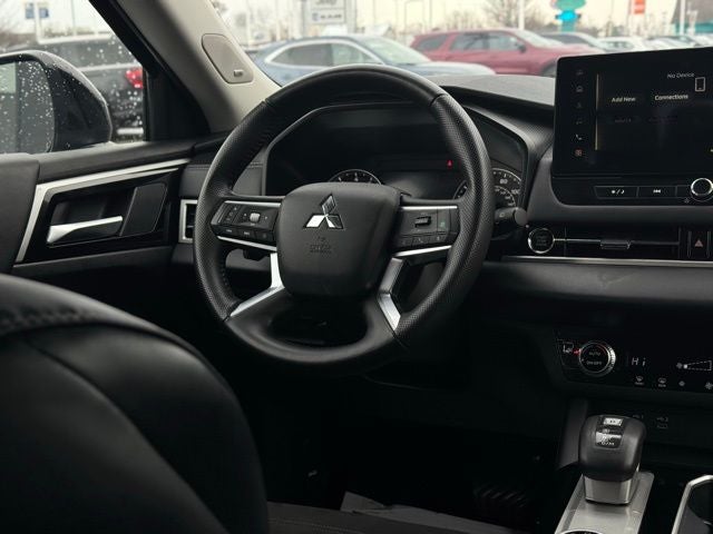 2025 Mitsubishi Outlander Base