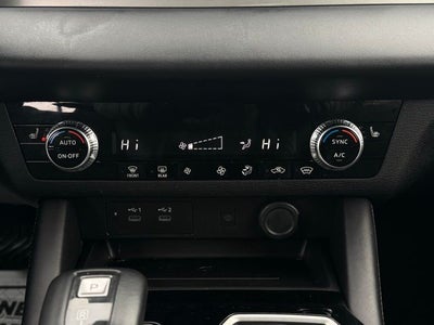 2025 Mitsubishi Outlander Base