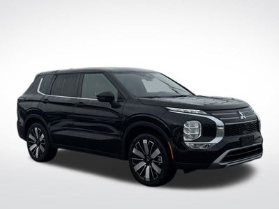 2025 Mitsubishi Outlander Base