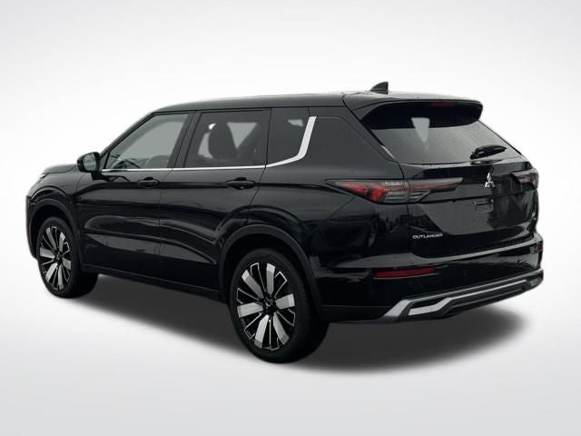 2025 Mitsubishi Outlander Base