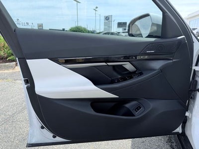 2026 BMW 5 Series xDrive