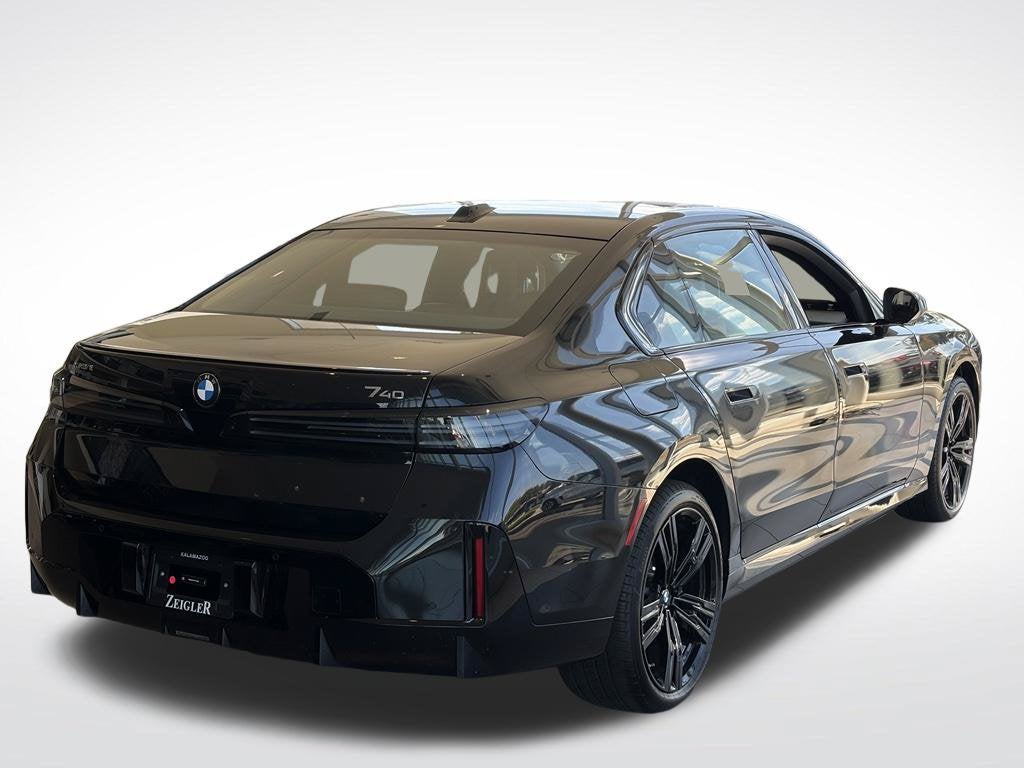 2027 BMW 7 Series 740i xDrive