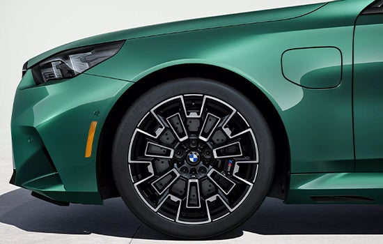 The BMW M5 Touring’s tire wheel. | Zeigler BMW in Kalamazoo MI